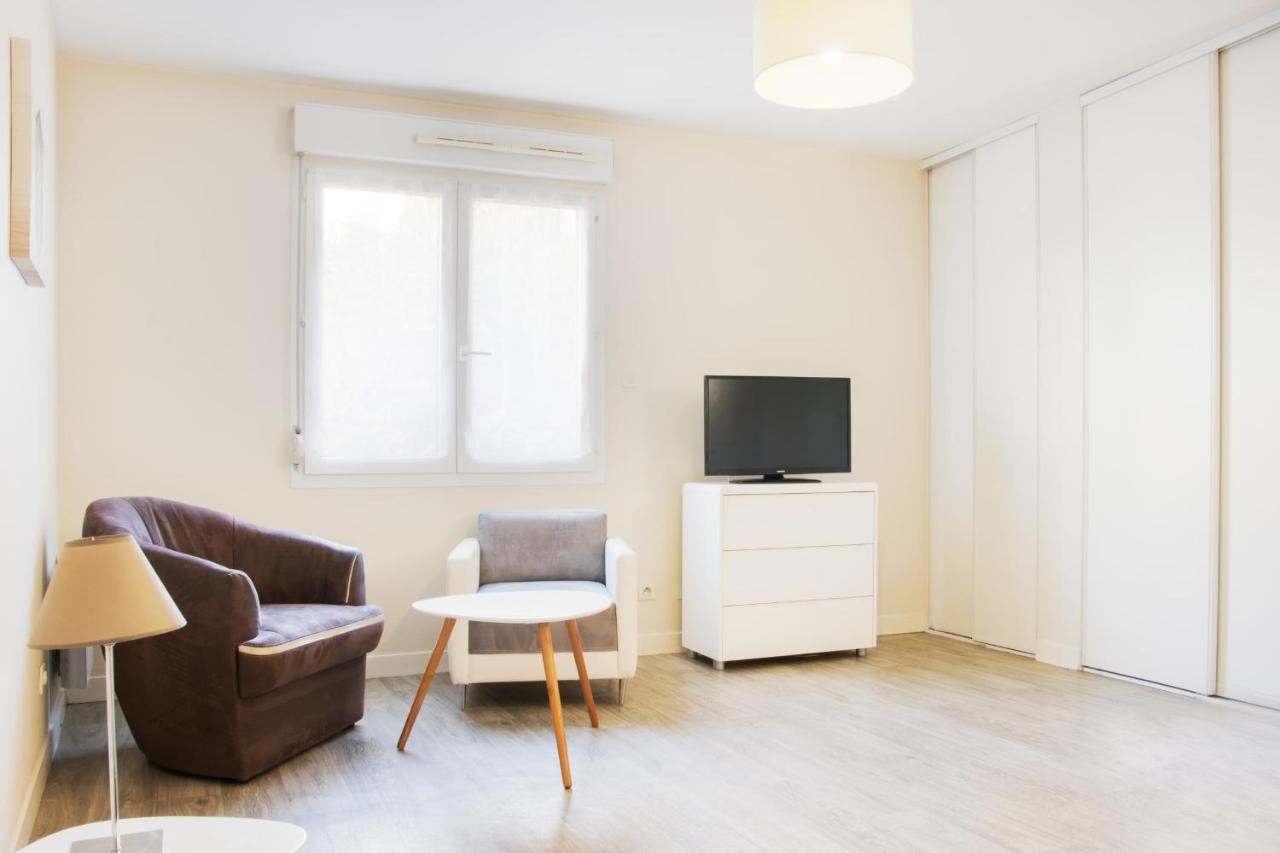 Le 12 Carnot - Serenite Assuree Dans Ce Grand Studio Apartment Poitiers Exterior photo